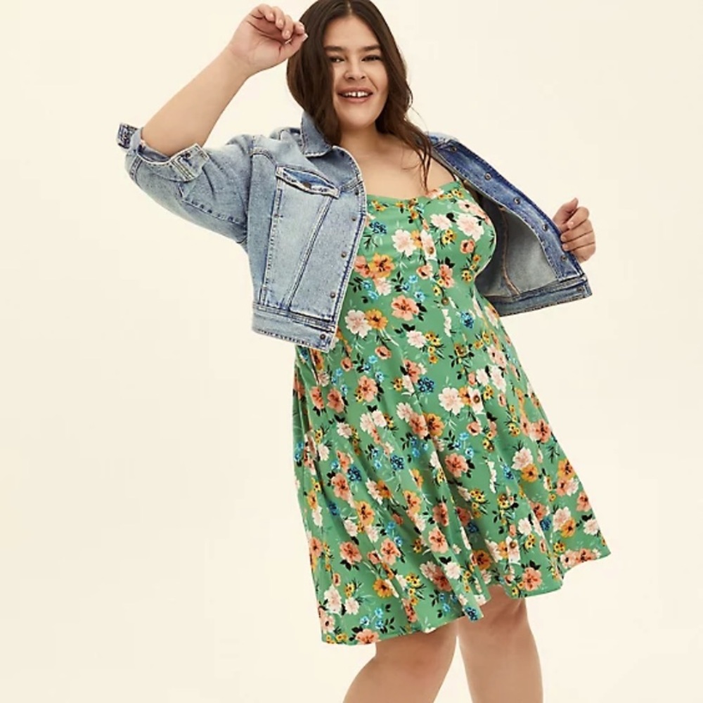 💚 Torrid Floral Challis Fit & Flare Dress